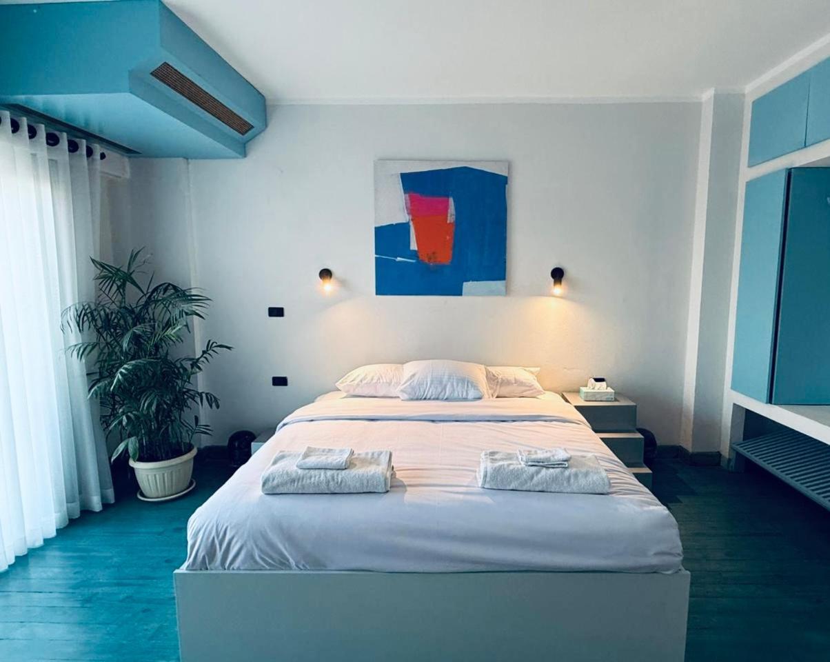 Apartment Colorful Edgy Duplex *